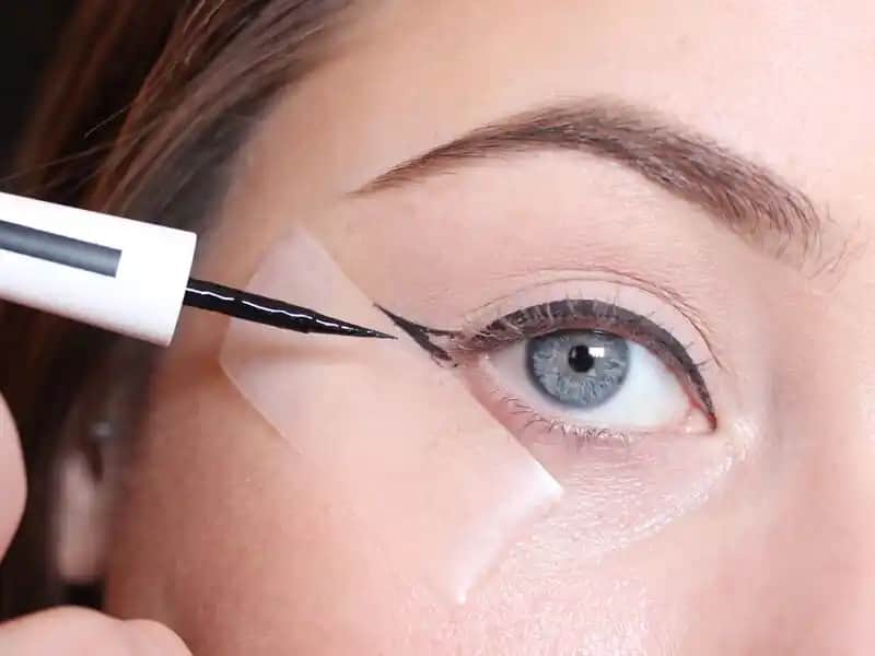 Kısa Eyeliner Nasıl Çekilir? Adım Adım Rehber ve Pratik İpuçları