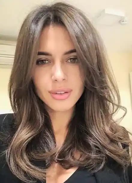 Koyu Kumral Kahve Saç Rengi Rehberi: Doğallık ve Şıklığın Anahtarı