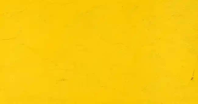 Koyu Sarı Renk: Kozmetik Dünyasında Sıcacık ve Çekici Bir Ton Analizi