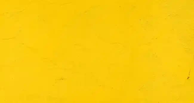 Koyu Sarı Renk: Kozmetik Dünyasında Sıcacık ve Çekici Bir Ton Analizi