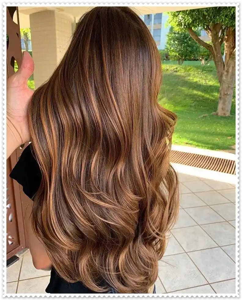 2025'te Küllü Bakır Saç Rengiyle Tarzınızı Baştan Yaratın