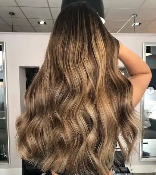 Kumral Saç Tonları: Doğal ve Şık Görünüm İçin En İyi Renk Seçenekleri ve Bakım İpuçları