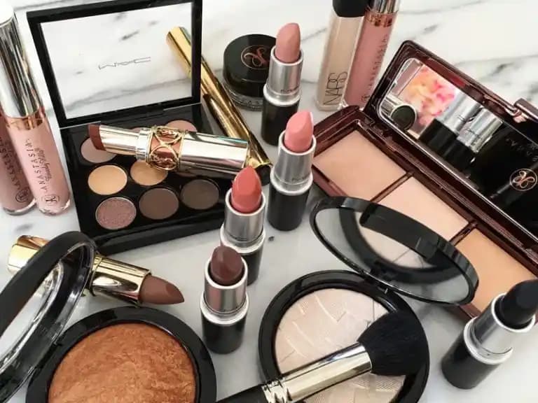 Makyaj Malzemeleri Seçimi ve Kullanımı Hakkında Kapsamlı Rehber