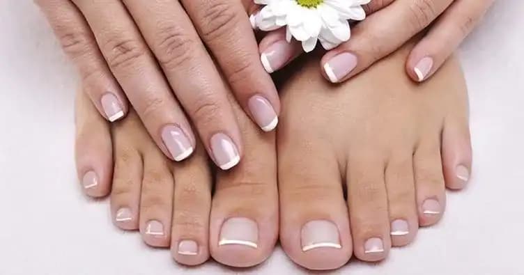 Manikür Nedir? Güzel ve Sağlıklı Eller İçin Temel Bakım Yöntemleri ve Çeşitleri