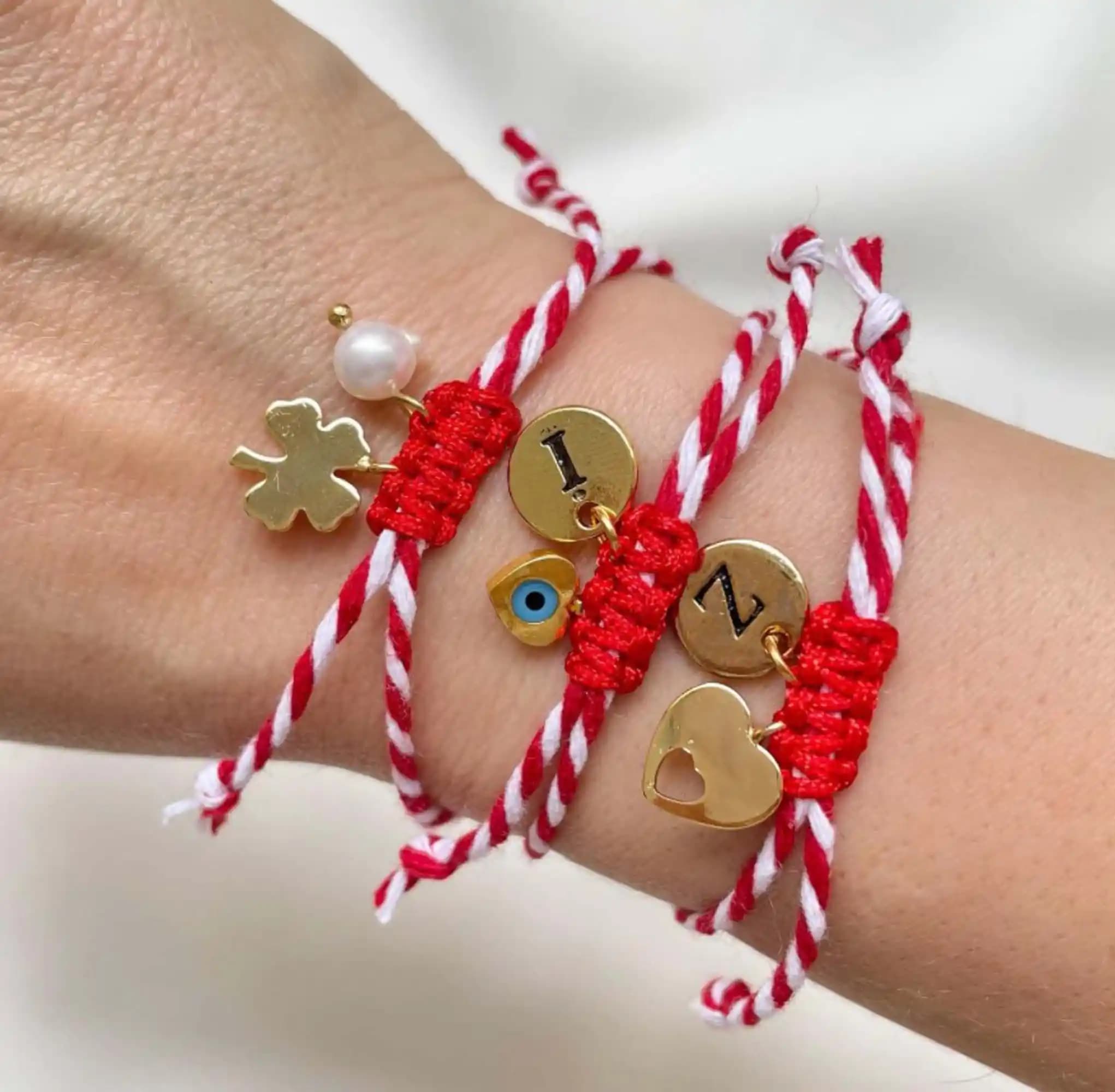 Marteniçka Bileklikleri: Balkan Geleneklerinden Modern Moda ve Sembolik Anlamlar