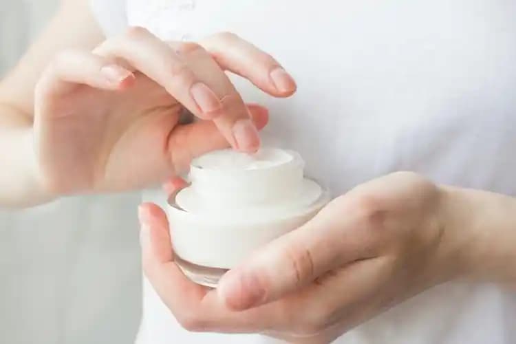 Nemlendirici Kremler ve Cilt Sağlığına Faydaları: Doğru Kullanım İpuçları ve Seçim Rehberi