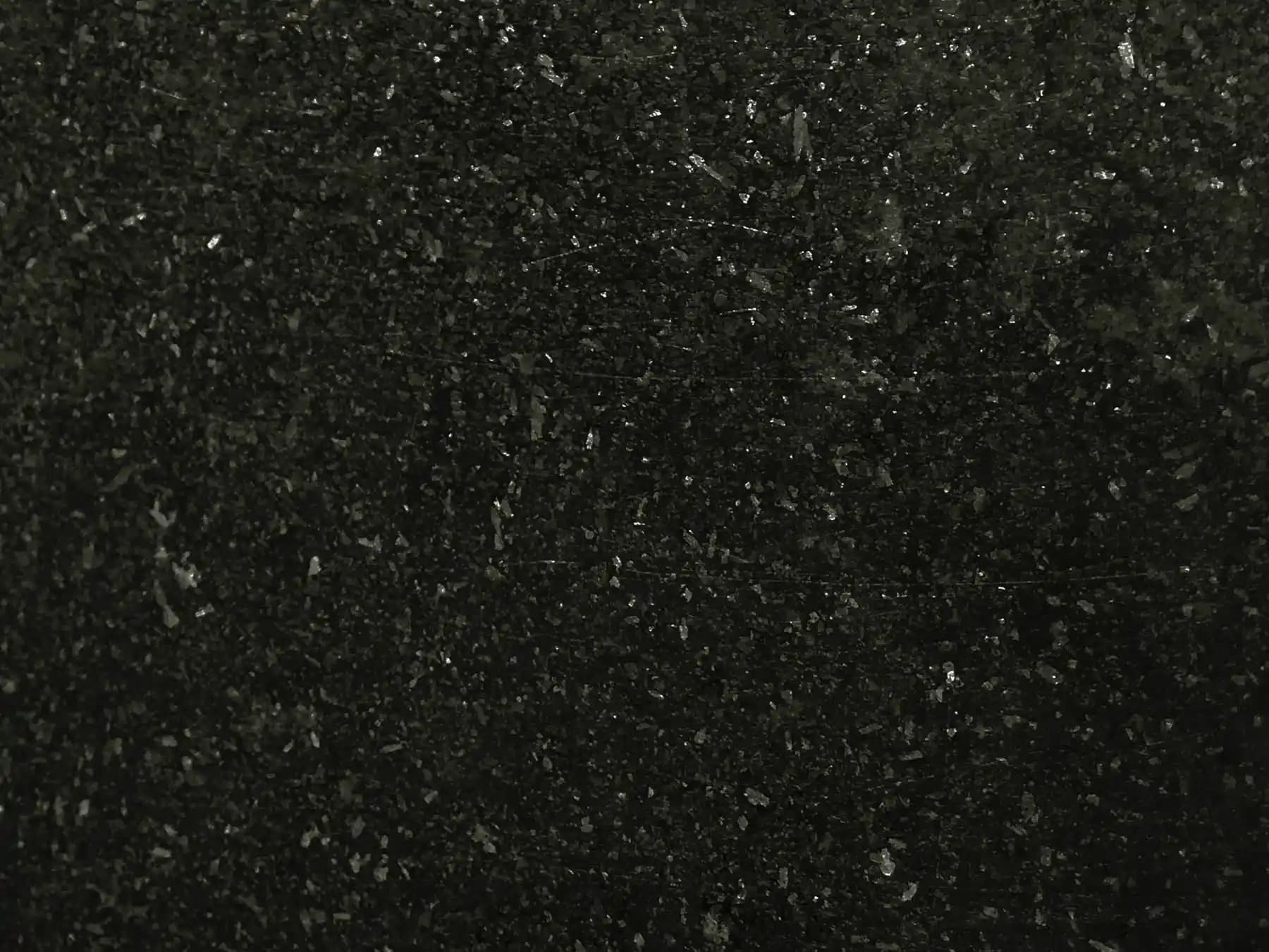 Nero Assoluto Parfümü: Lüks ve Çekiciliğin Modern Kadınlar İçin En İyi Seçeneği