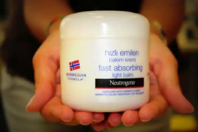 Neutrogena Yüz Kremleri: Cilt Tipine Uygun Kullanım ve Güvenlik Rehberi