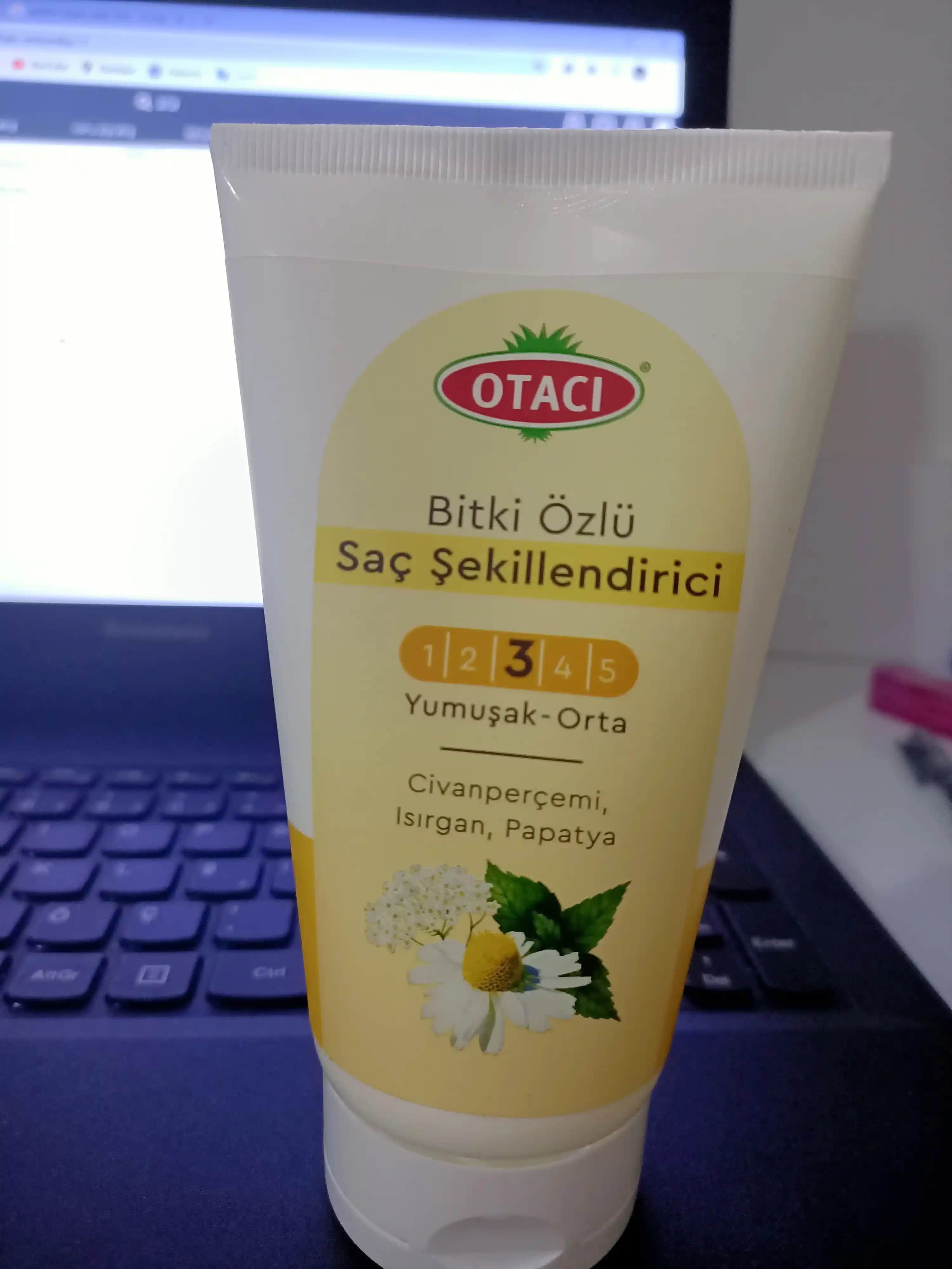 Otacı Doğal İçerikli Saç Jeli: Etkili ve Sağlıklı Saç Şekillendirme Çözümü