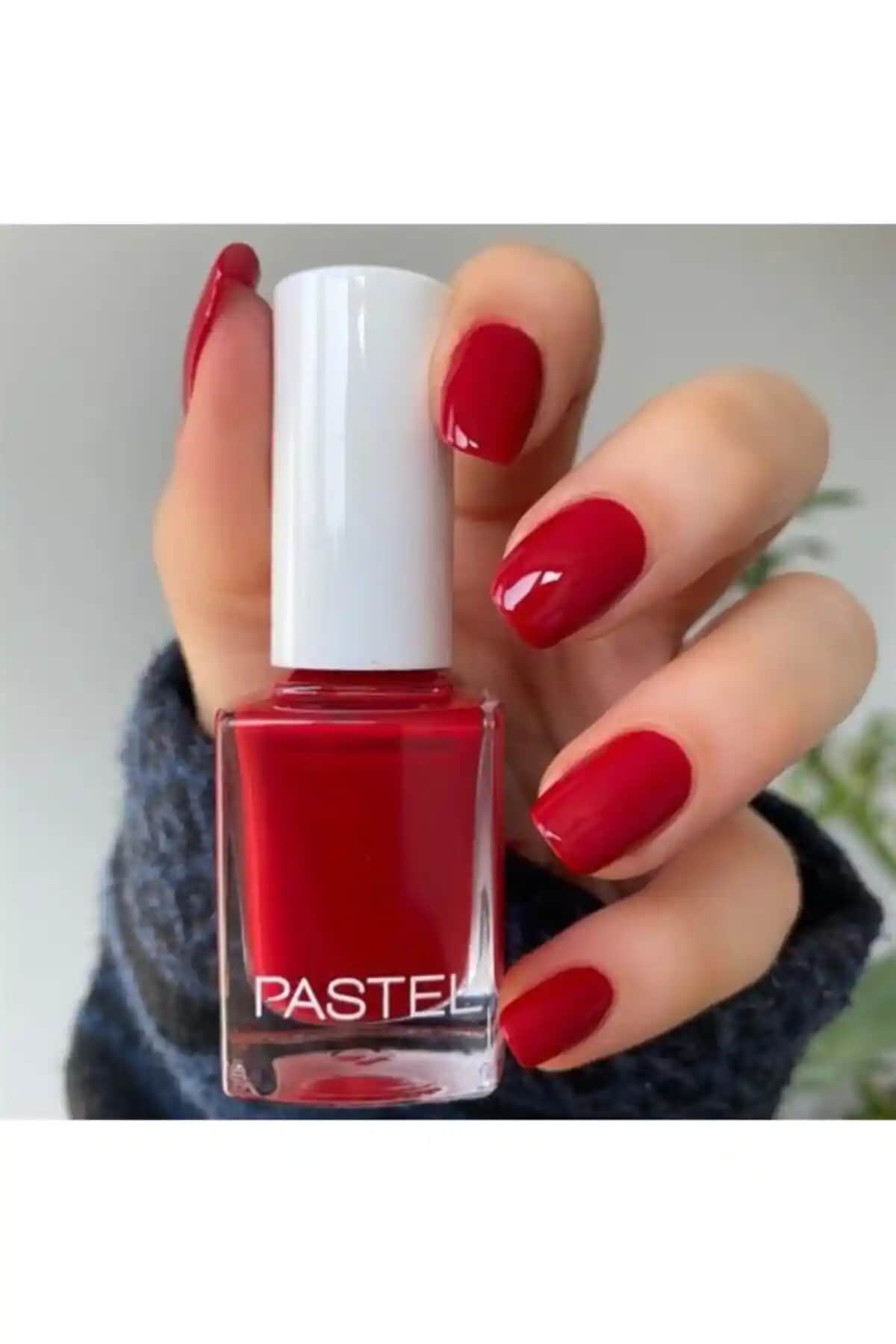 Pastel 10 Oje: Kaliteli ve Uzun Süre Dayanan Renkli Tırnak Süsleme Ürünü