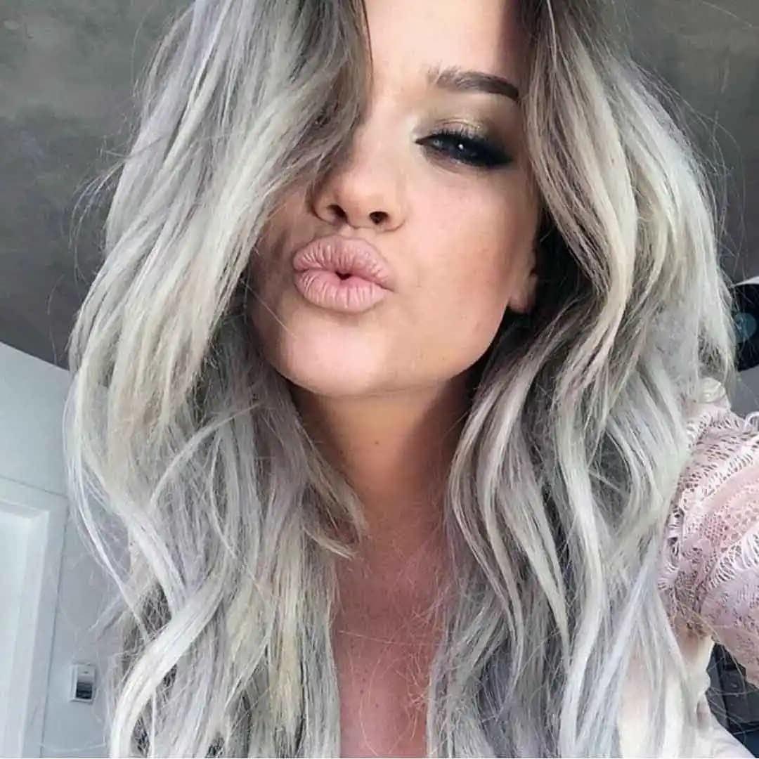 Platin Sarısı Saç Modelleri ve Trendleri: Modern ve Göz Alıcı Seçenekler