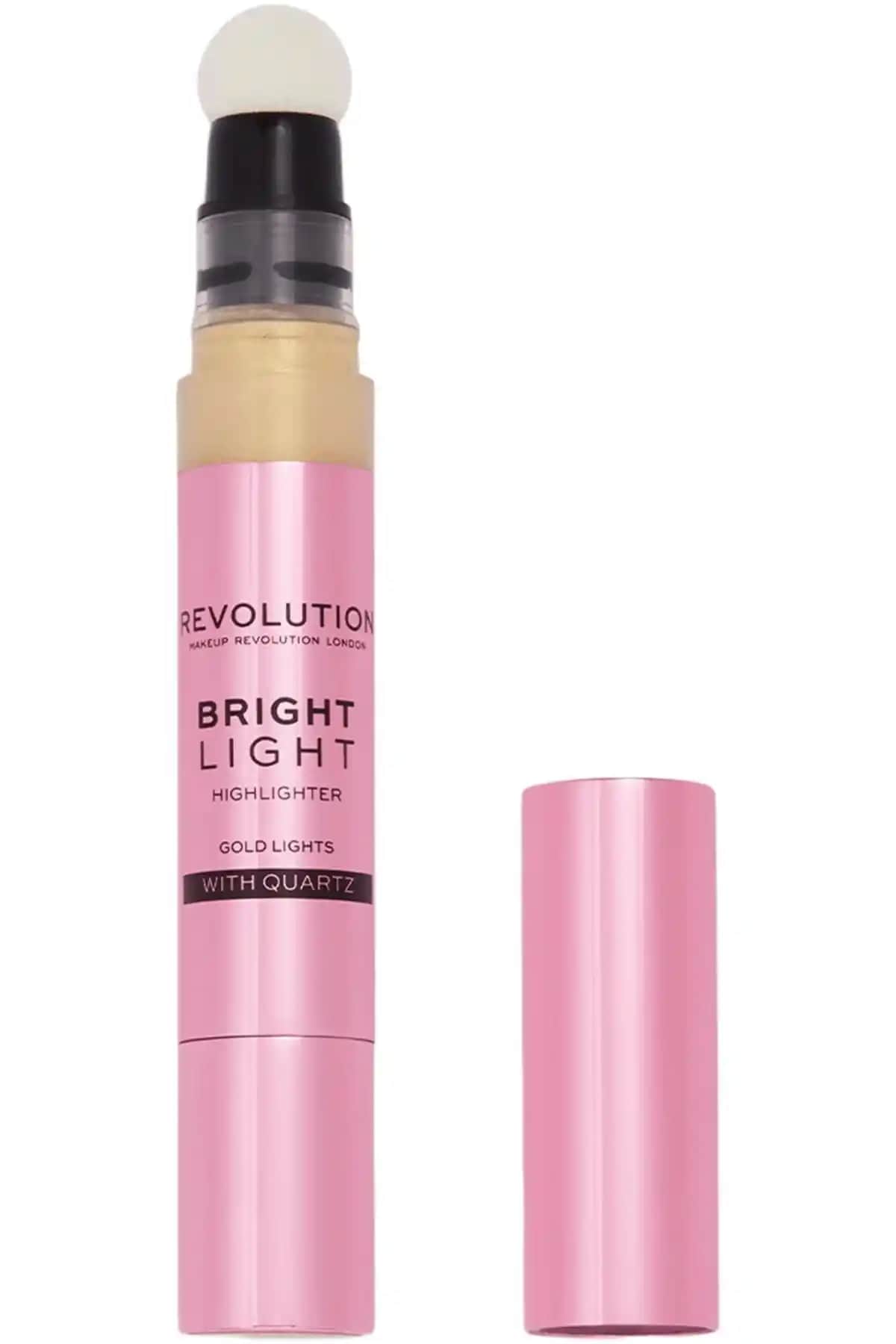 Revolution Bright Light Aydınlatıcı ile Doğal ve Parlak Makyaj Sonuçları Elde Edin