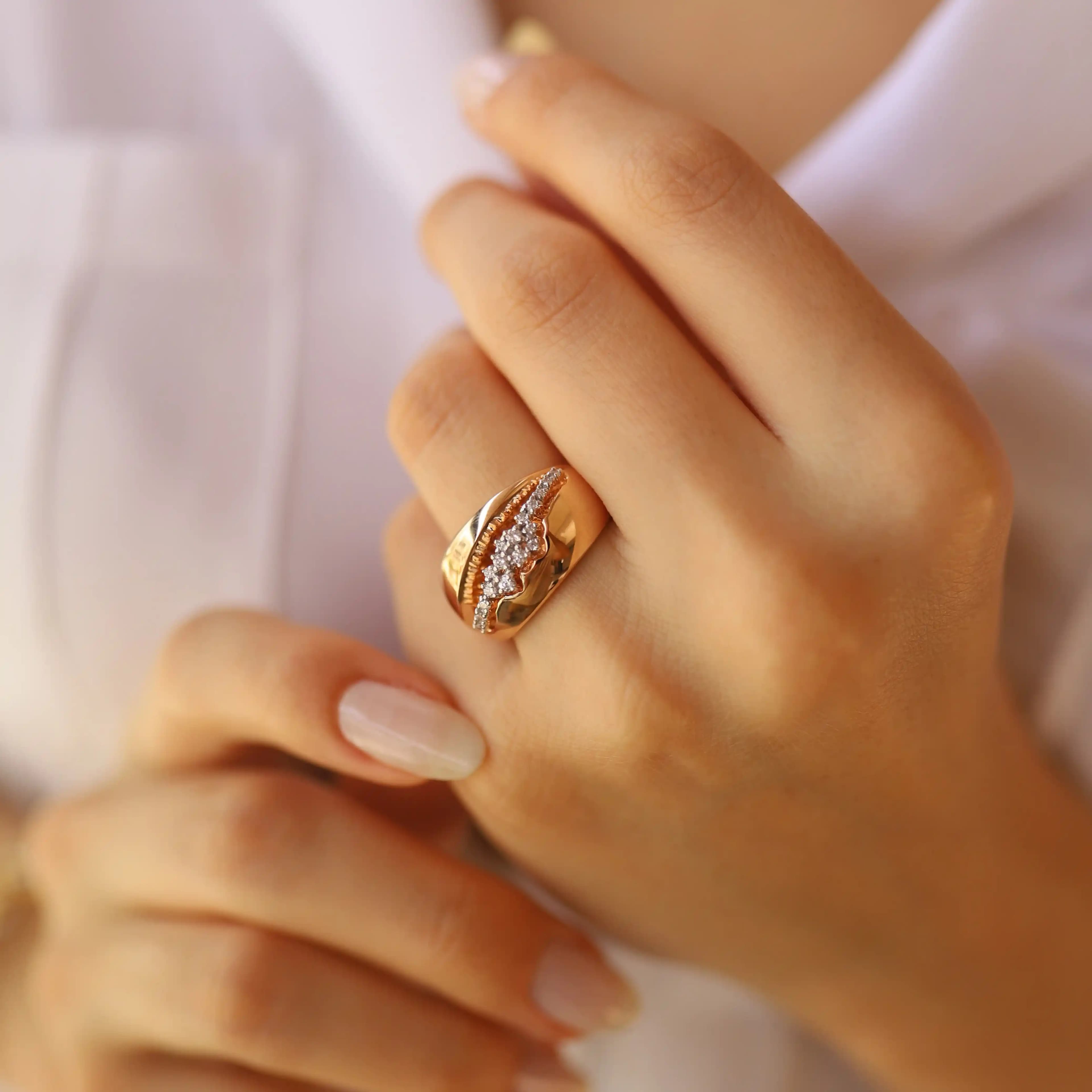 Rosalinda Yüzükleri: Zarif ve Şık Tasarımlarla Öne Çıkan Takı Seçenekleri