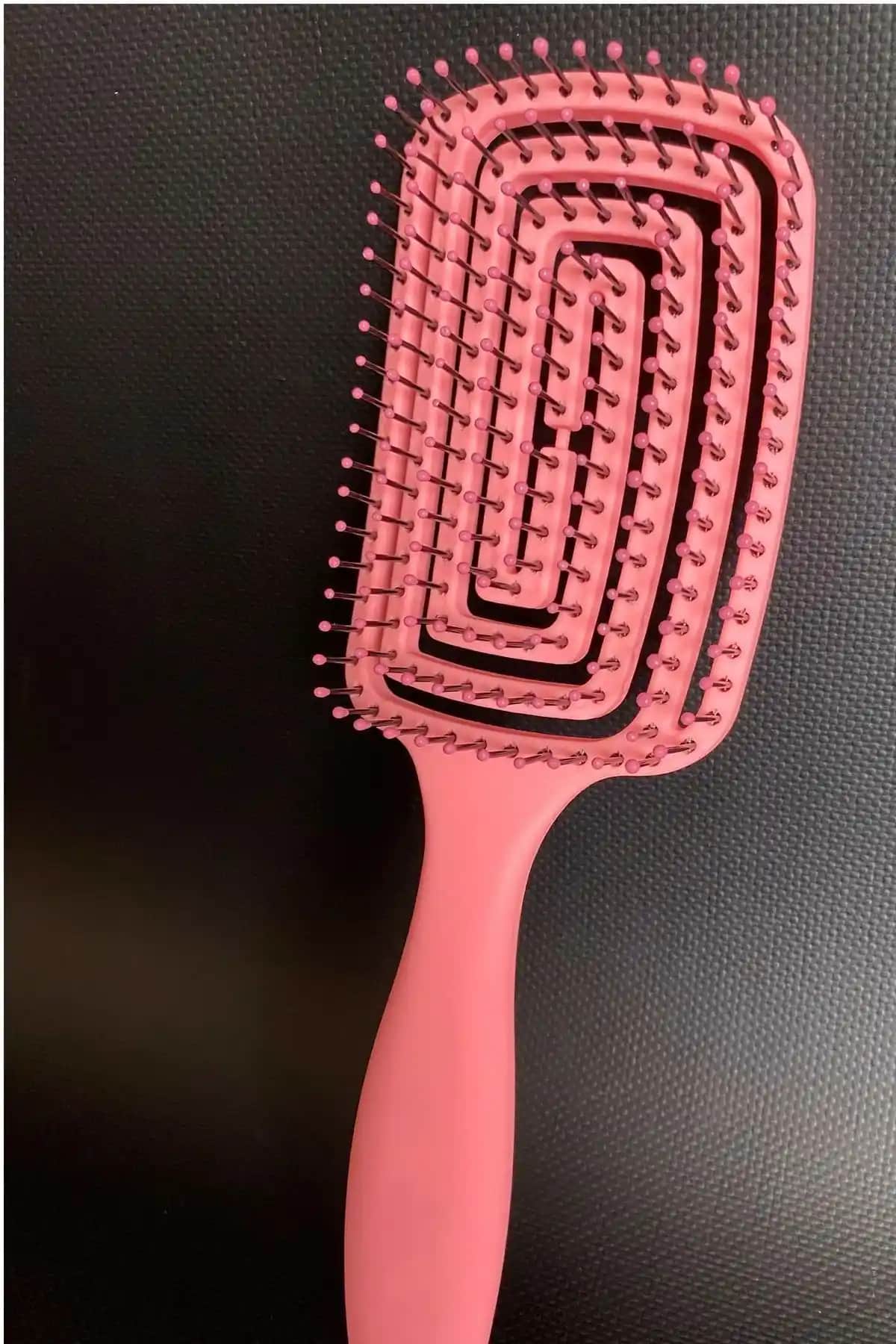 Saç Acıtmayan Taraklar: Günlük Bakımda Konfor ve Sağlık İçin Doğru Seçenekler