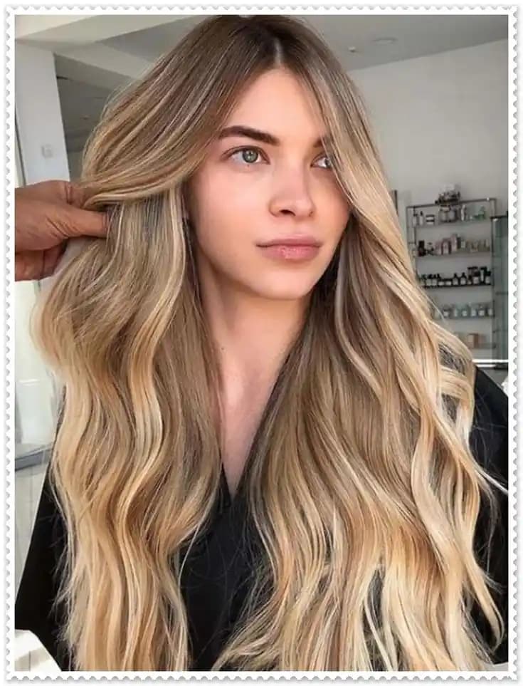 2025'te Sarı Saç Tonlarıyla Göz Kamaştıran Değişimi Keşfedin