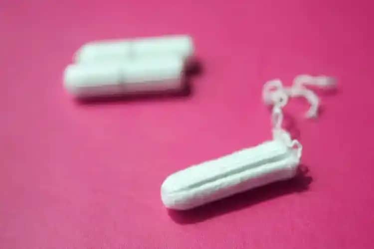 Regl Döneminde Havuzda Güvenli Yüzme: Tampon ve Hijyen İpuçları