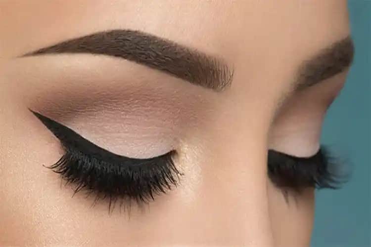 Takma Kirpik Nasıl Yapıştırılır? Güvenli Kullanım ve Doğru Teknikler