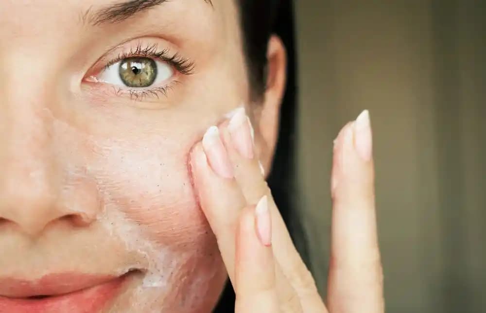 Temizleme Jeli Nedir ve Cilt Bakımında Neden Önemlidir? İşte Temel Bilgiler