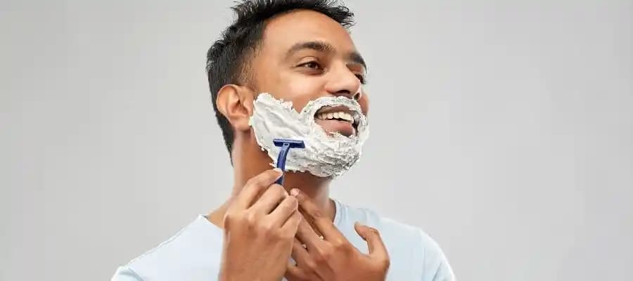 Tıraş Bıçağı Kullanımı ve Bakım Rehberi: Doğru Tekniklerle Güvenli ve Konforlu Tıraş