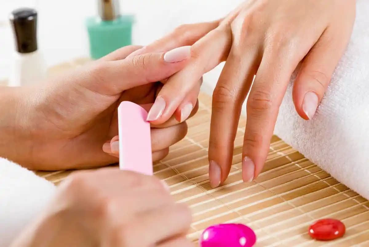 Tırnak Bakımı Rehberi: Sağlıklı ve Güçlü Tırnaklara Ulaşmanın En Etkili Yolları