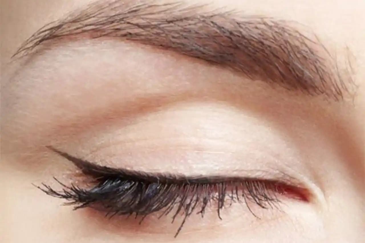 Yarım Eyeliner Modelleri ve Teknikleri: Göz Makyajında Modern ve Şık Bir Dokunuş