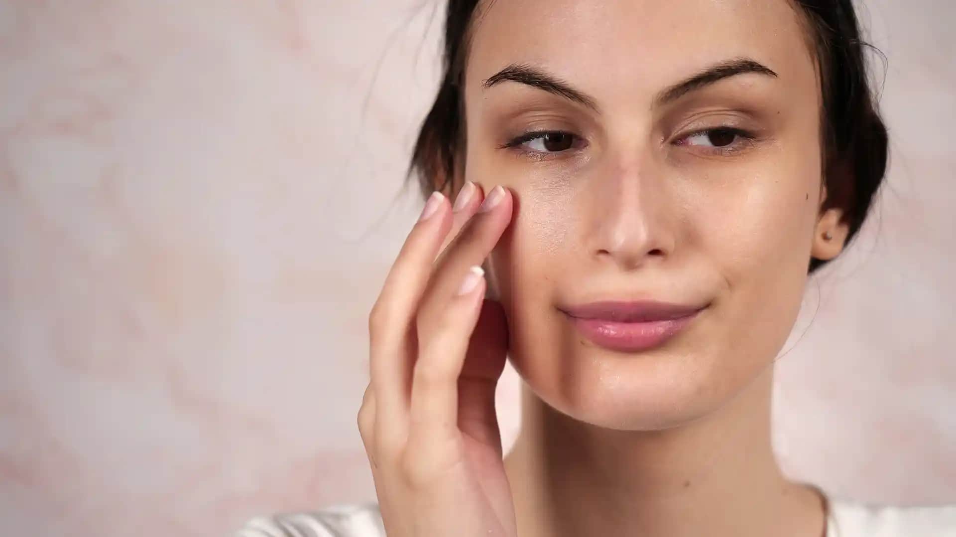 Yüz Bakımı Rehberi: Sağlıklı ve Parlak Bir Cilt İçin Temel Adımlar ve İpuçları