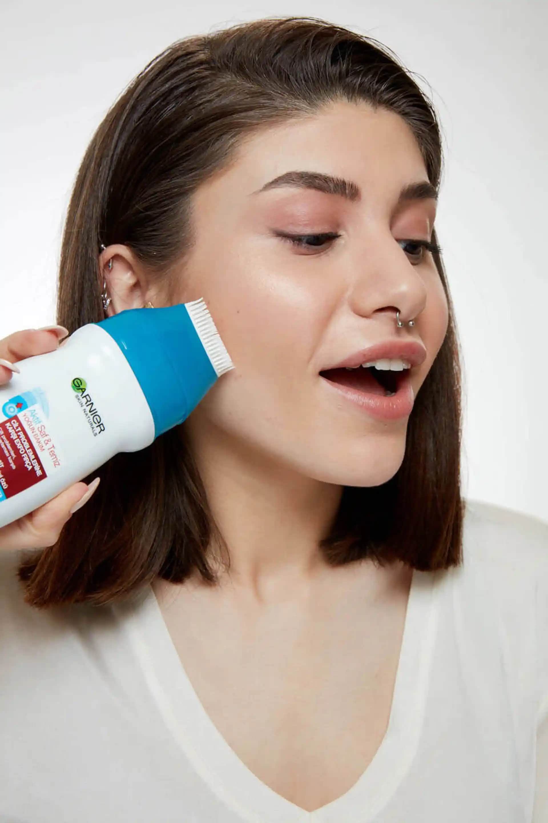 Yüz Temizleme Jeli Kullanımı ve Doğru Teknikler Hakkında Kapsamlı Rehber