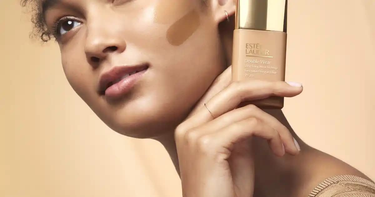 Estée Lauder Double Wear Fondötenin Yeni Formülasyonu ve Kullanıcı Tepkileri Üzerine Analiz