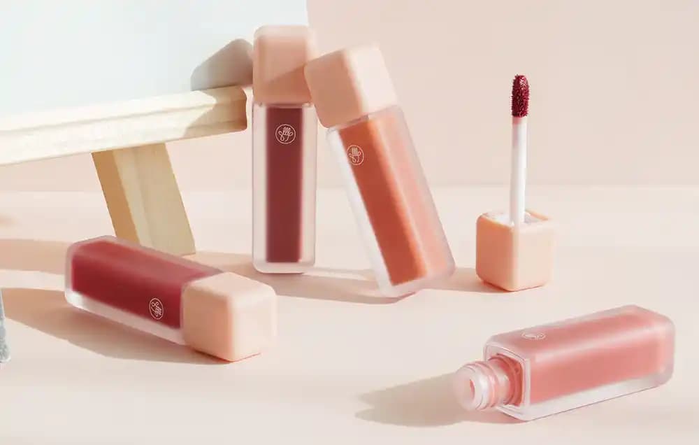 Kore Dudak Ürünlerinde Nemlendirme ve Kalıcılık: Kullanıcı Deneyimleri ve Öneriler