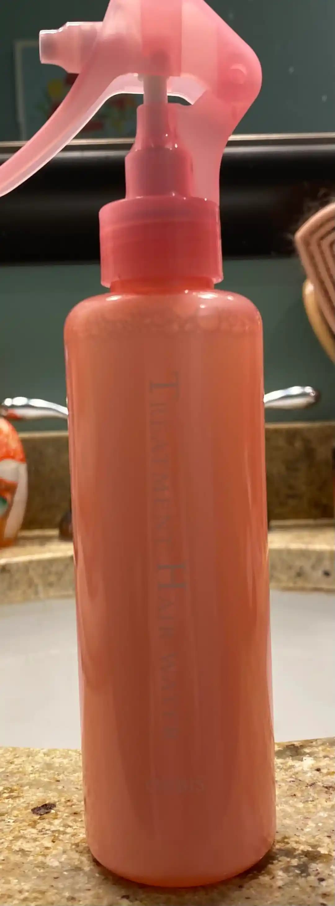 Orbis Treatment Hair Water: Kuru Saçlar İçin Nemlendirici ve Parlaklık Sağlayan Saç Bakım Ürünü