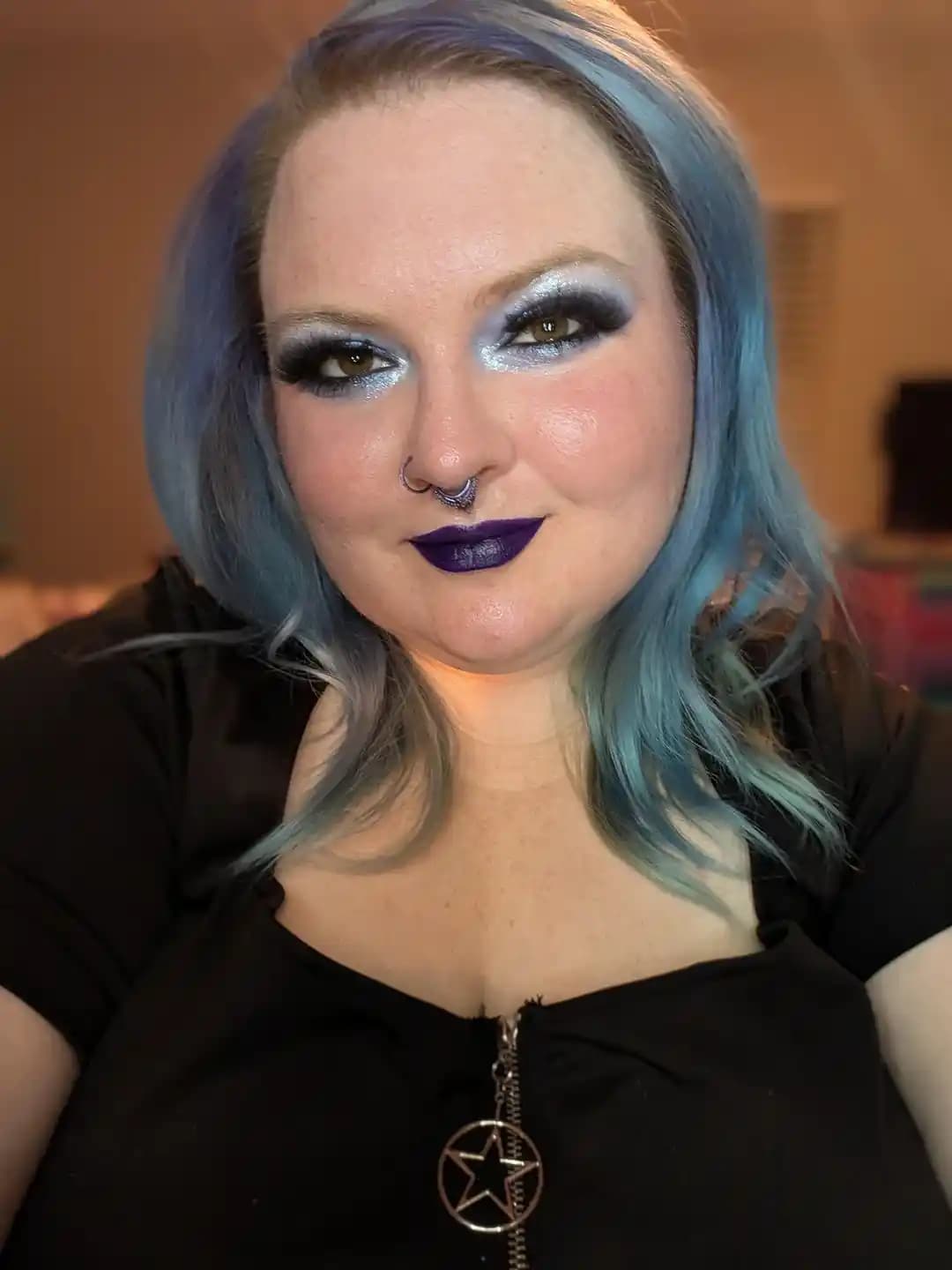 Blurple Tonlarında Makyaj: Ürünler, Teknikler ve Estetik Detaylar