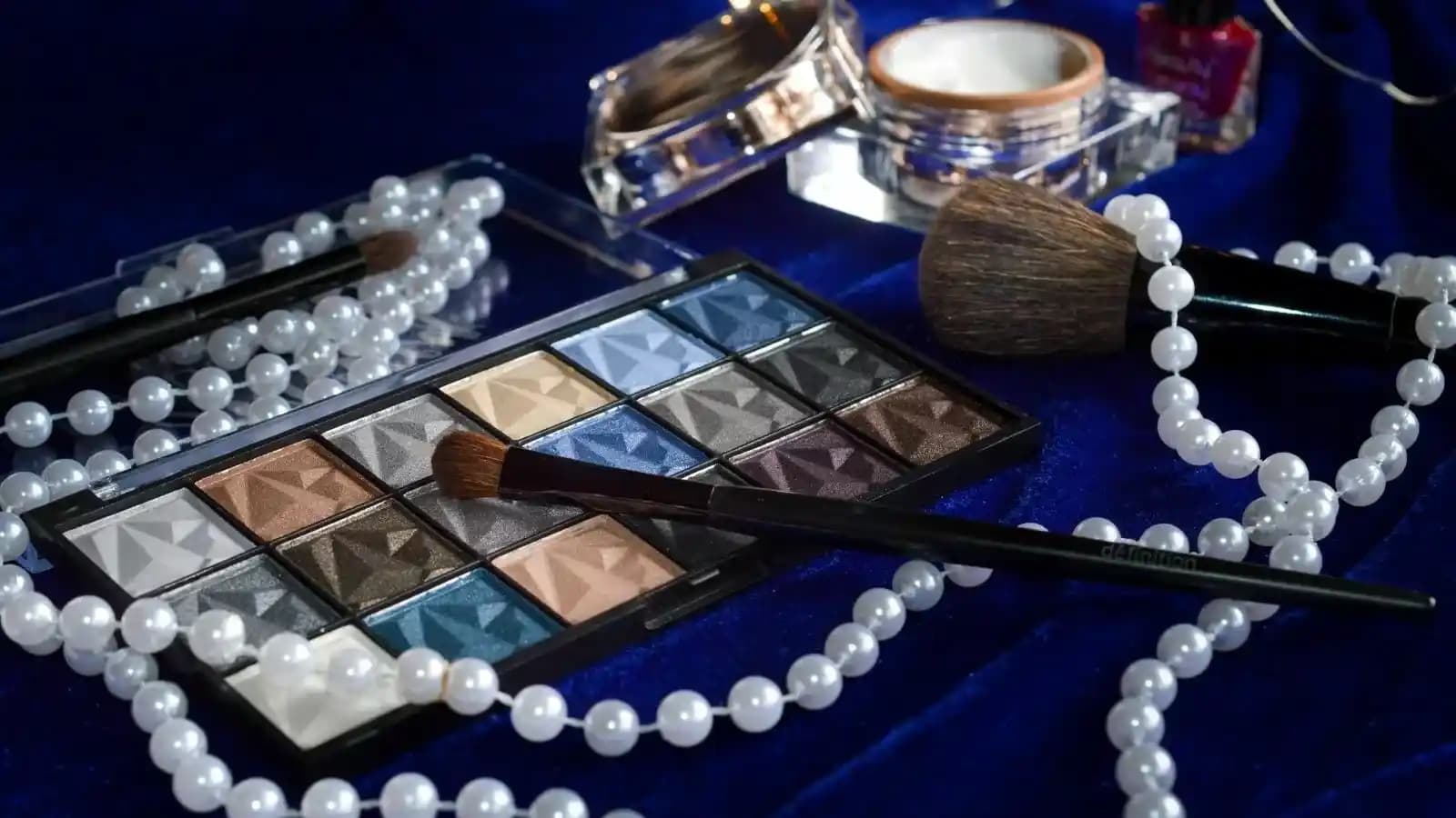 Makyaj Koleksiyonculuğu: Estetik Tutku ve Sürdürülebilir Kullanımın Dengesi