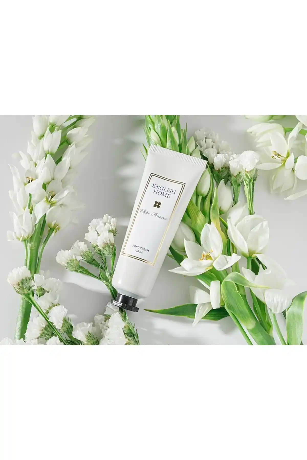 English Home El Kremi Karşılaştırması: Beyaz Çiçekler ve Osmantus Ürünleri Analizi