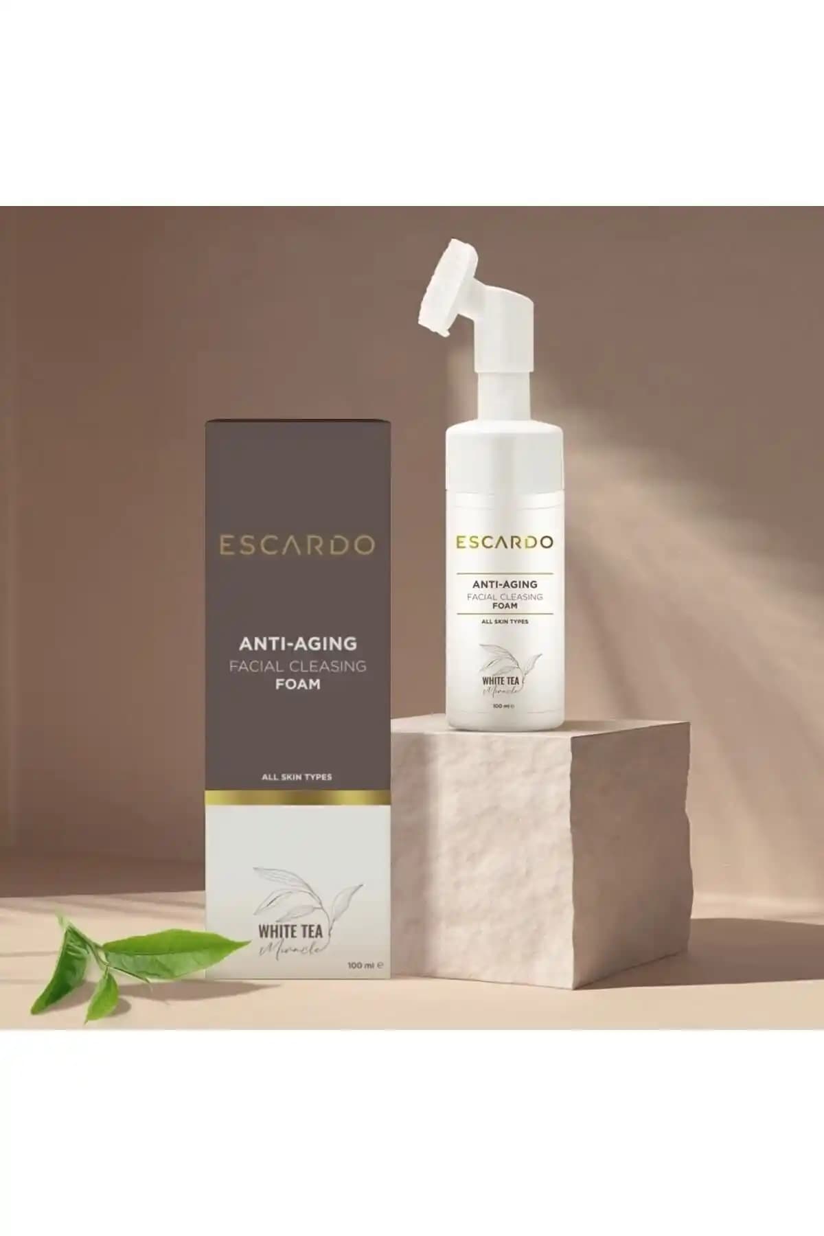 ESCARDO Antiaging Kendinden Fırçalı Yüz Temizleme Köpüğü ile Cilt Yenileme ve Temizlik Çözümü