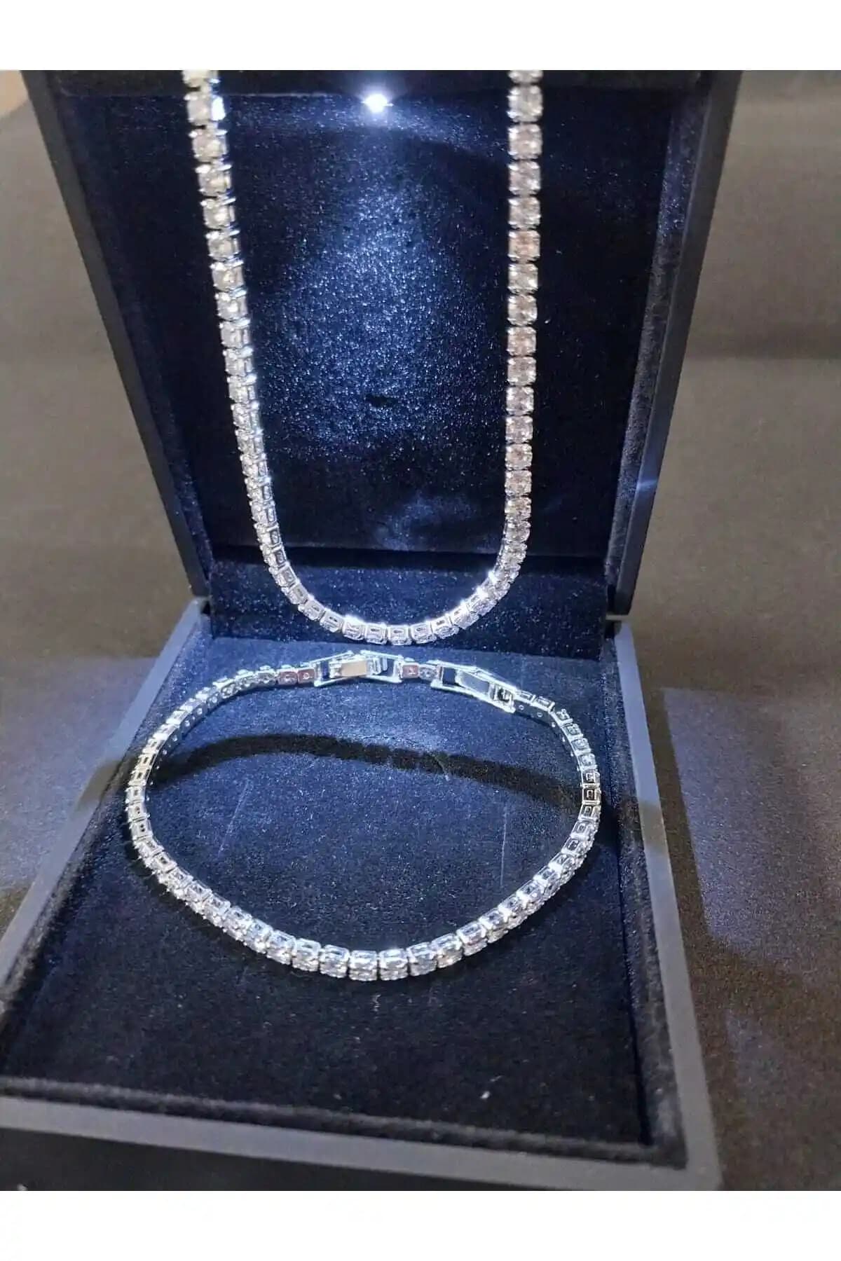 Anadolu Silver Işıklı Kutu Hediyeli 925 Ayar Gümüş Takı Seti Günlük ve Özel Kullanım İçin