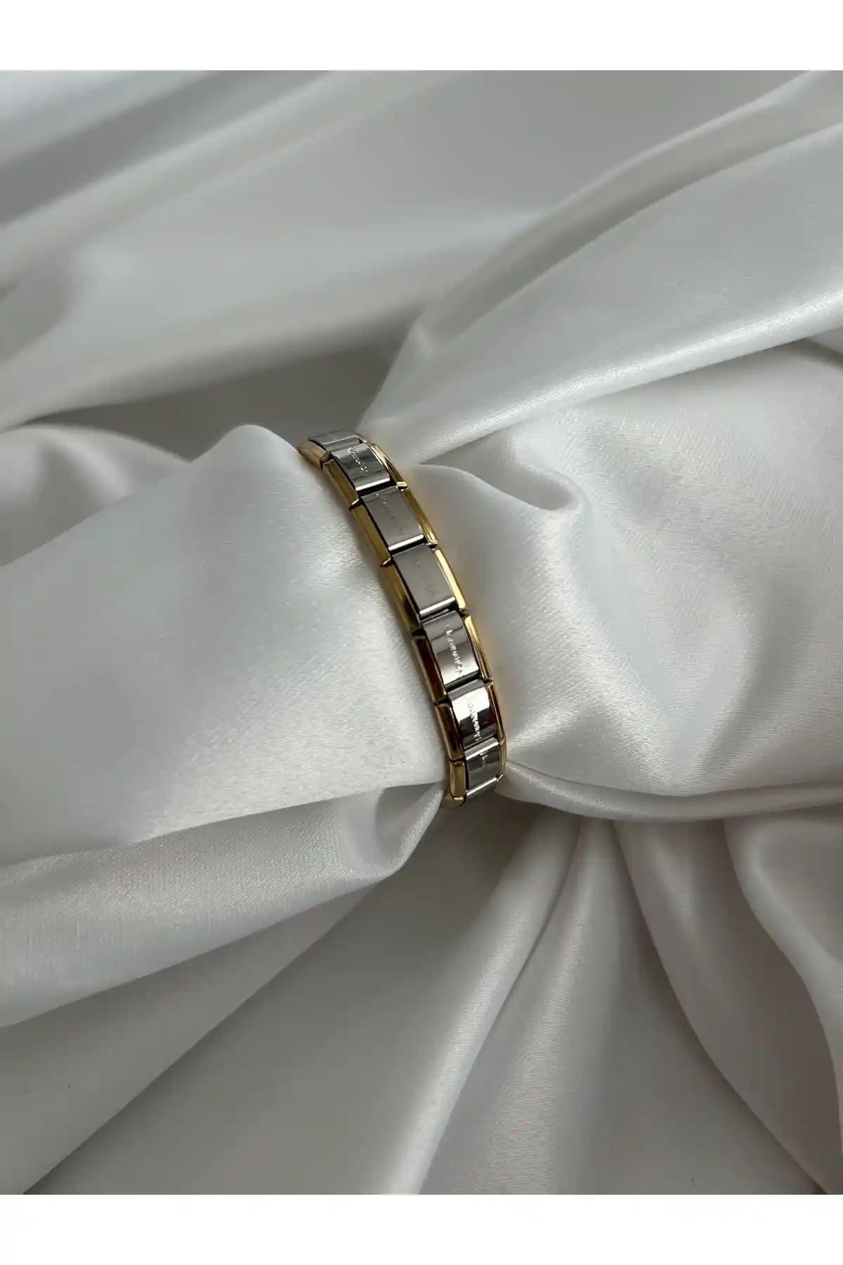 Emilia Accessory Çift Renk İtalyan Charm Esnek Çelik Bileklik Özellikleri ve Kullanım İpuçları