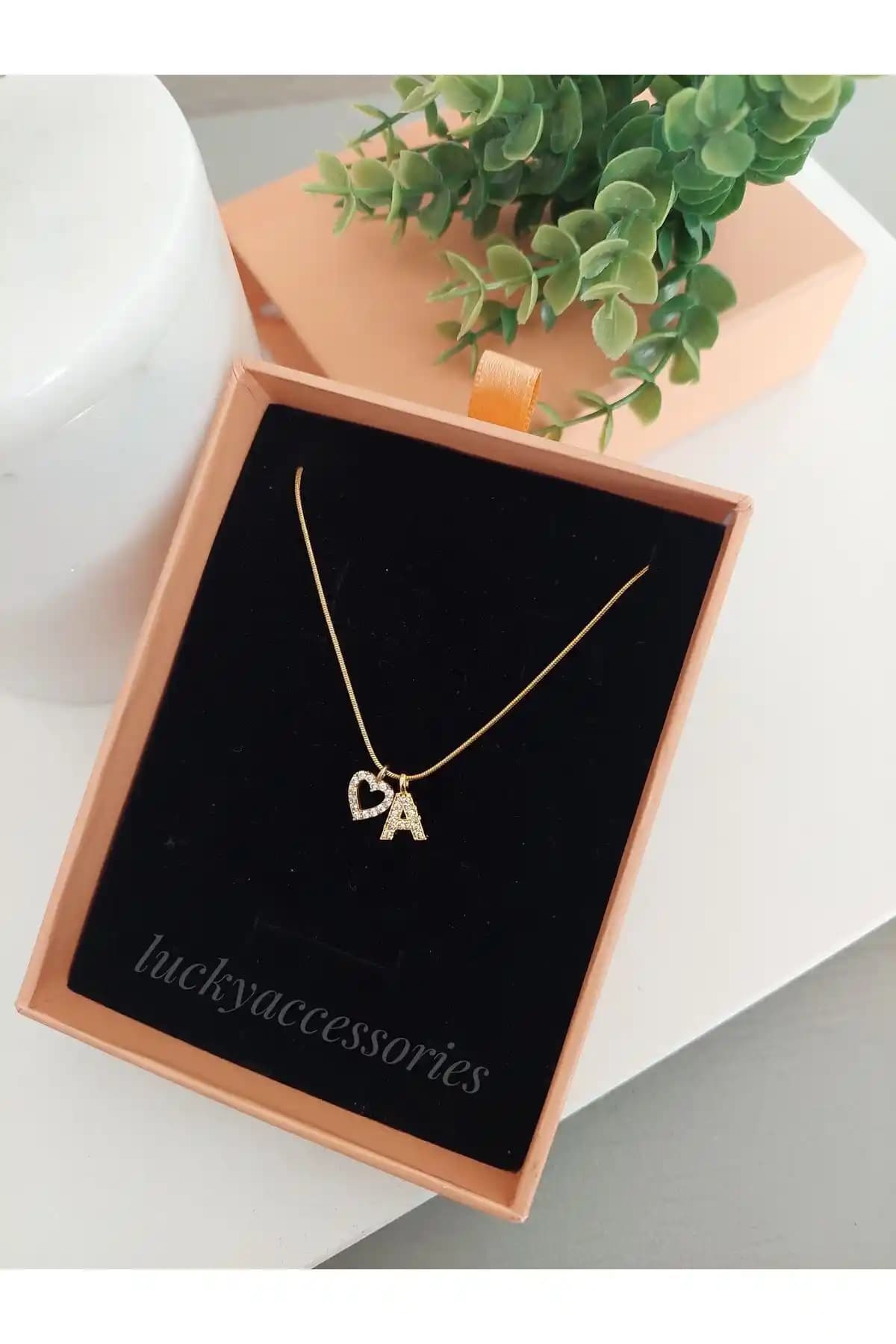 Lucky Accessories Çelik Harf Kalp Kolye: Modern ve Dayanıklı Takı Seçeneği