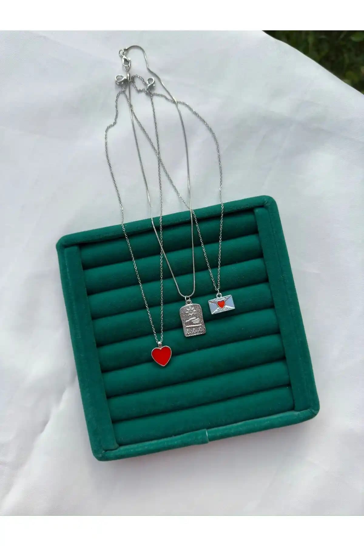 MİOSAPRİVE 316L Kararmaz Çelik Rodyum Kaplama Üçlü Kalpli Mektup Kolye Seti