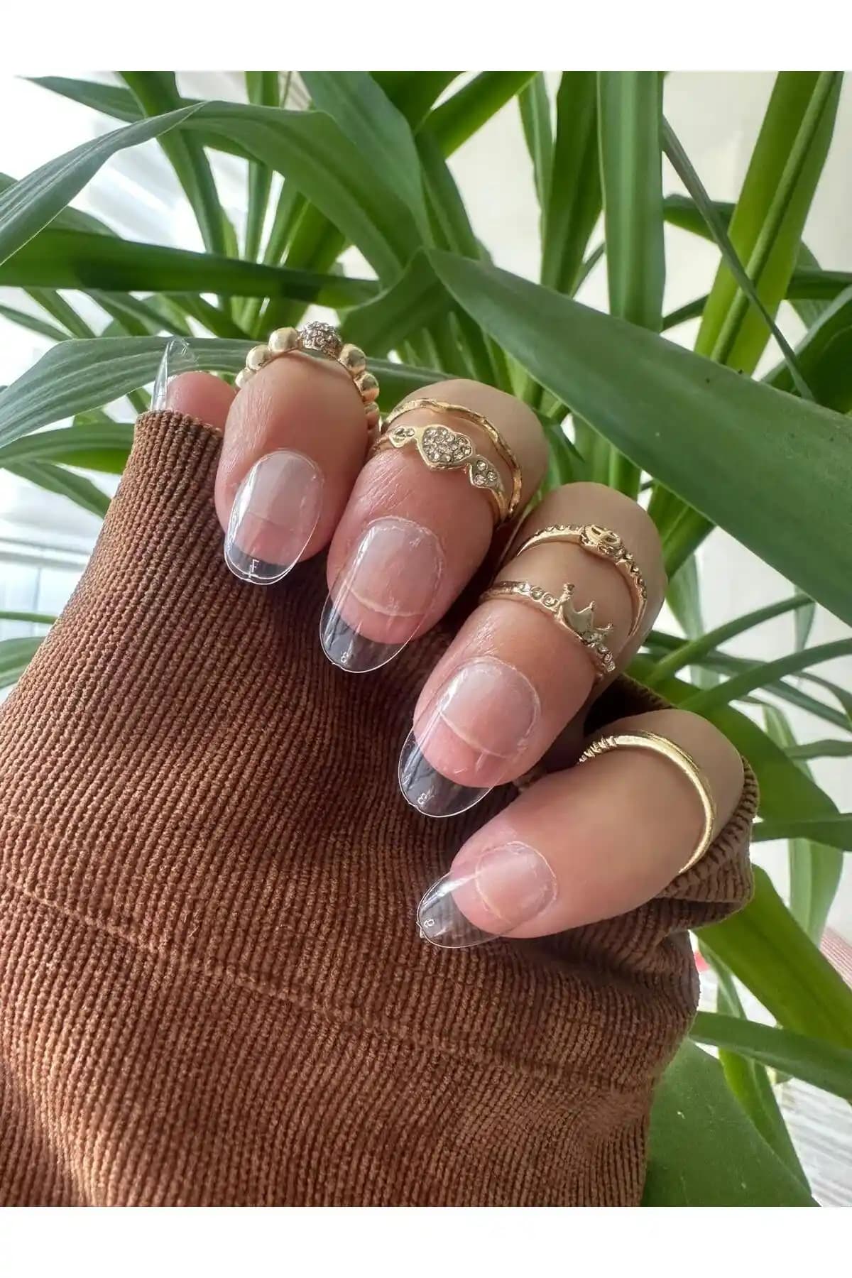 PERADİ 20 Adet Şeffaf Oval Kısa Takma Tırnak Seti Estetik ve Pratik Kullanım İmkanı Sunar