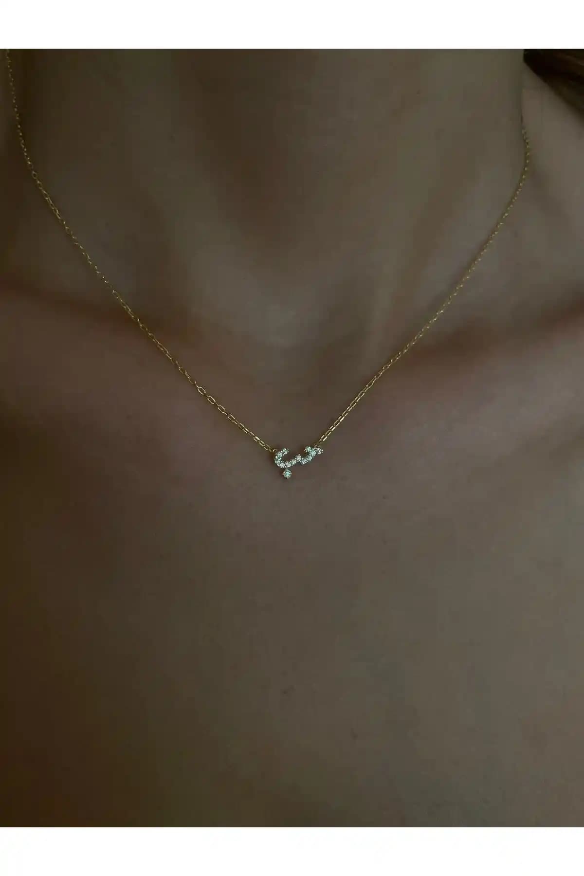 Sade Accessory Aşk Yazılı Küçük Arapça Kolye Gold: Şık ve Anlamlı Takı Seçenekleri