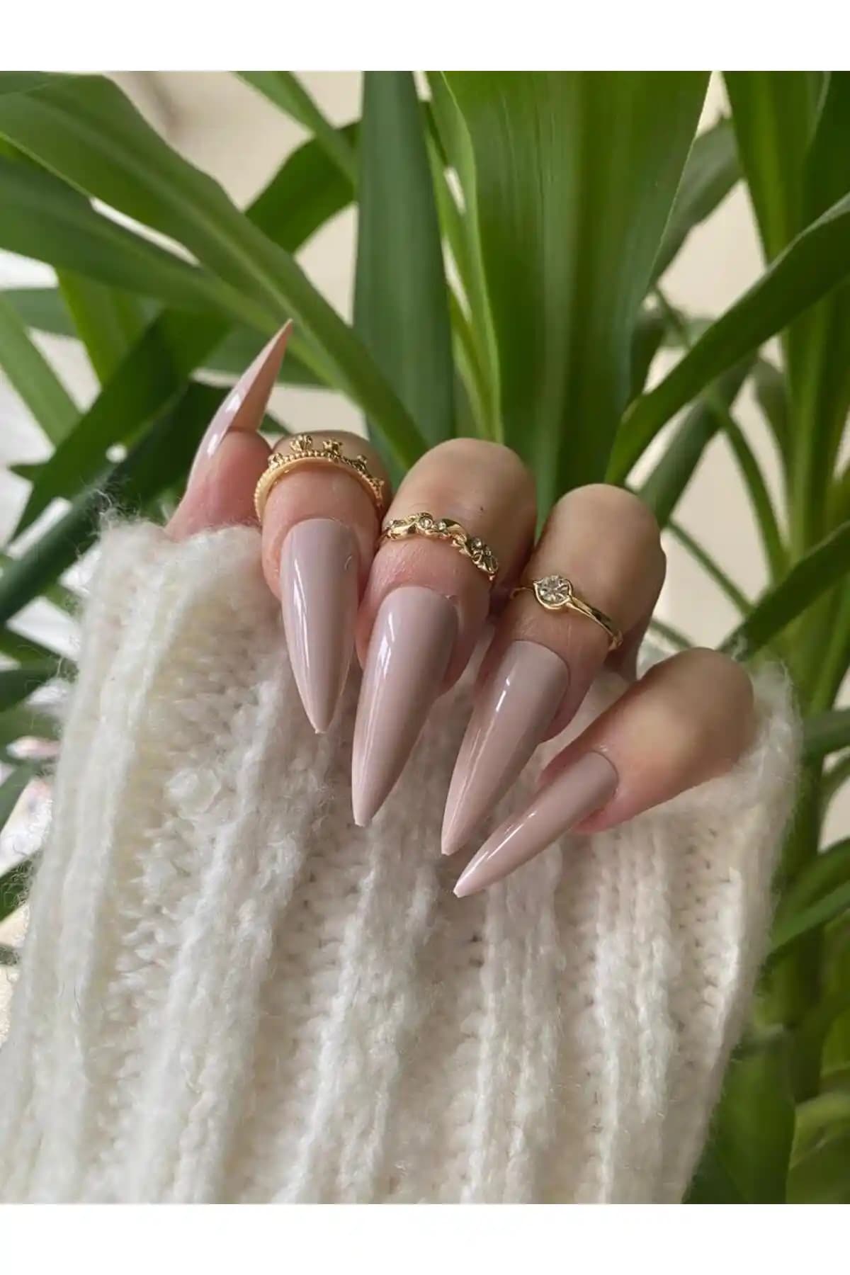 SYBELLE Kozmetik 100 Adet Bej Stiletto Takma Tırnak ile Estetik ve Kullanım Kolaylığı