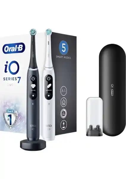 Oral-B iO 7 Şarjlı Diş Fırçası Seti 2'li – Beyaz, 5 Modlu ve LED Göstergeli, Taşıma Kılıflı