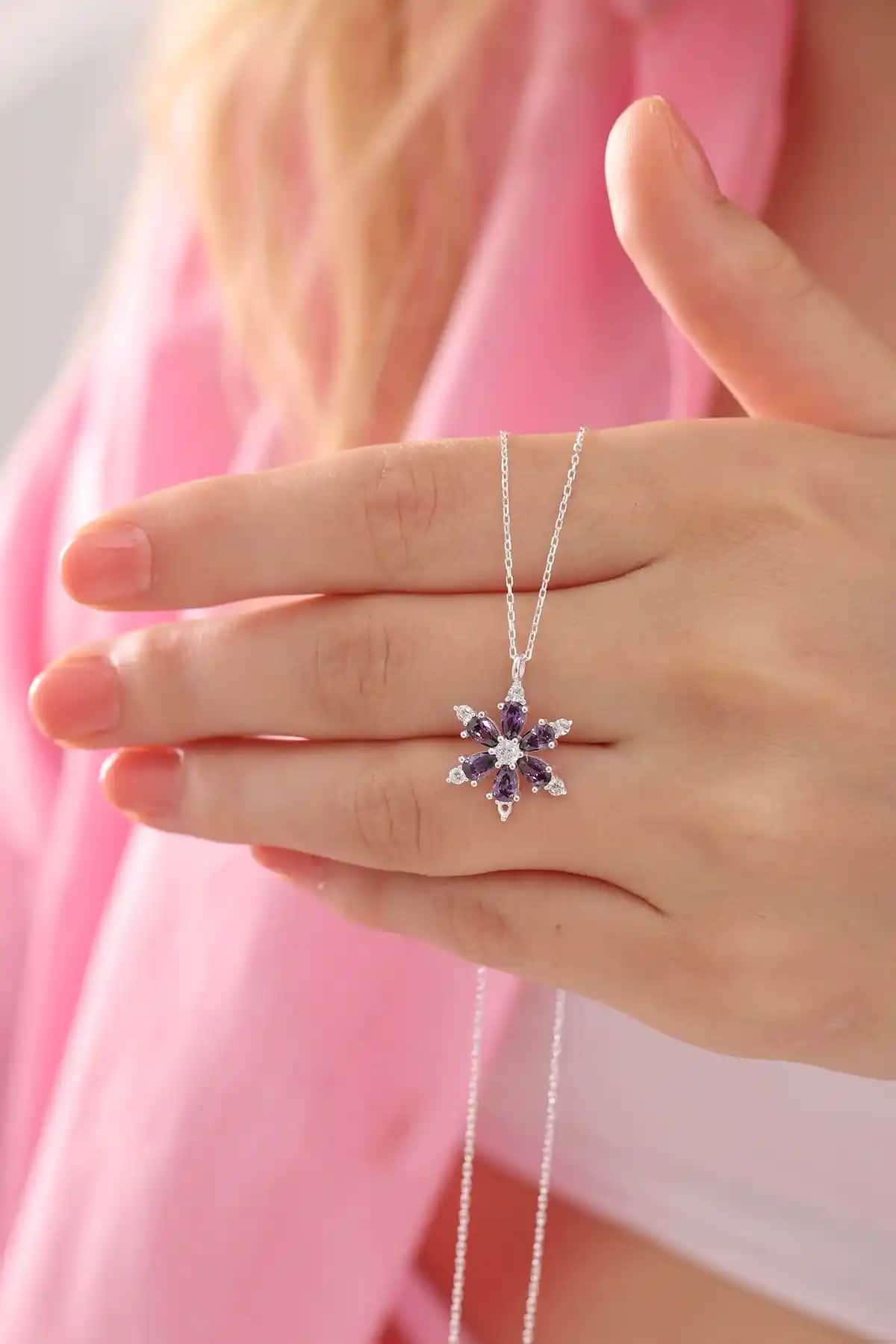 925 Ayar Gümüş Ametist Damla Taşlı Lotus Çiçeği Kolye Ürün Tanıtımı ve Özellikleri