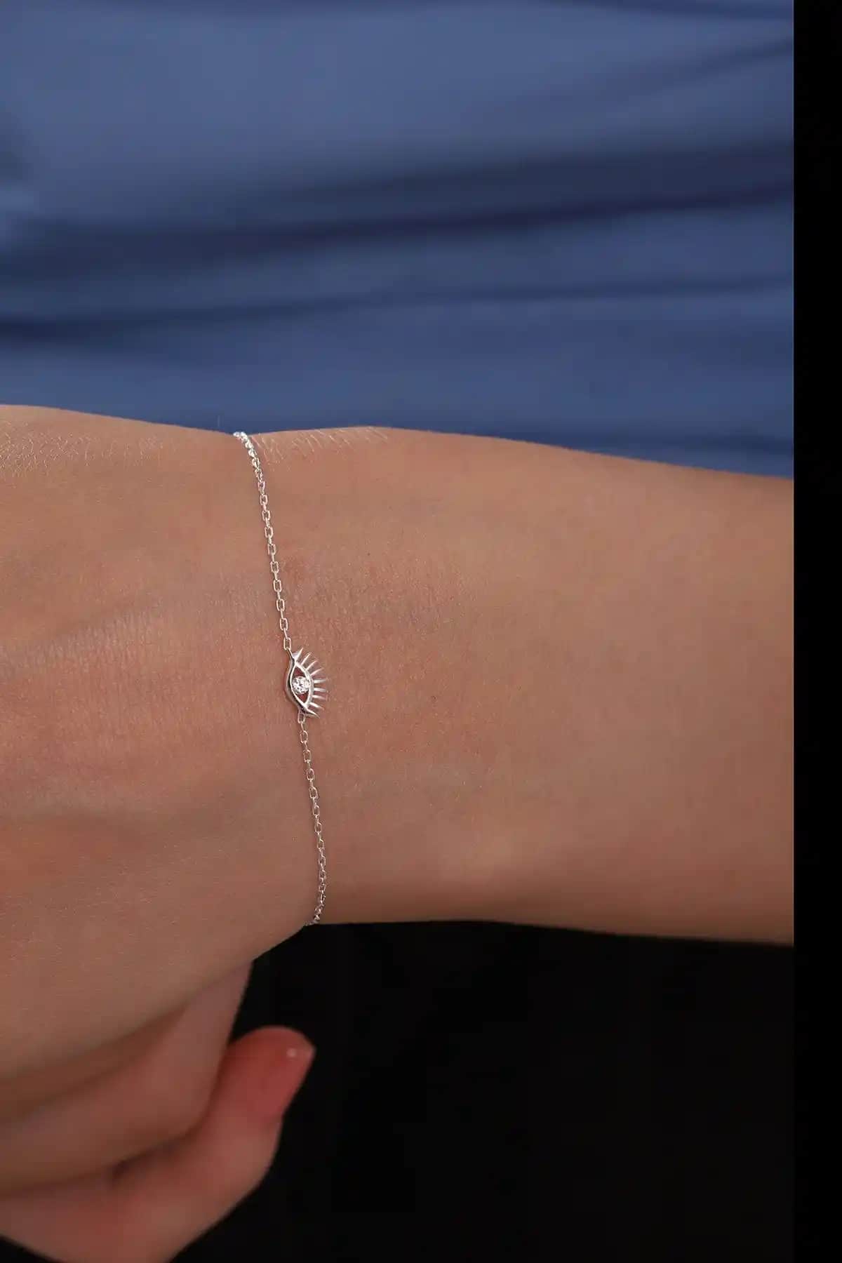 925 Ayar Gümüş Zincirli Zirkon Taşlı Minimal Kirpik Göz Model Bileklik