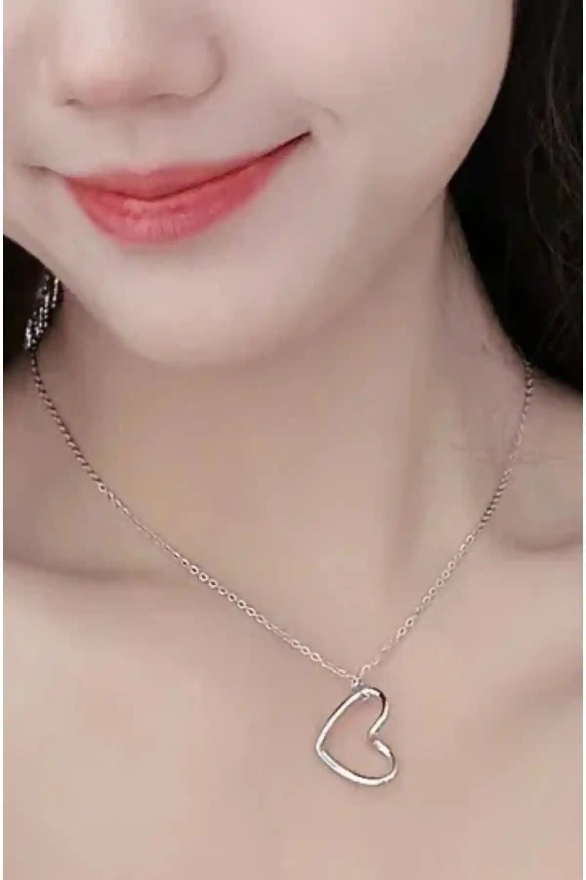 AAcc. Daemokjang ve Metalik Kalpli Paslanmaz Çelik Kolye Karşılaştırması