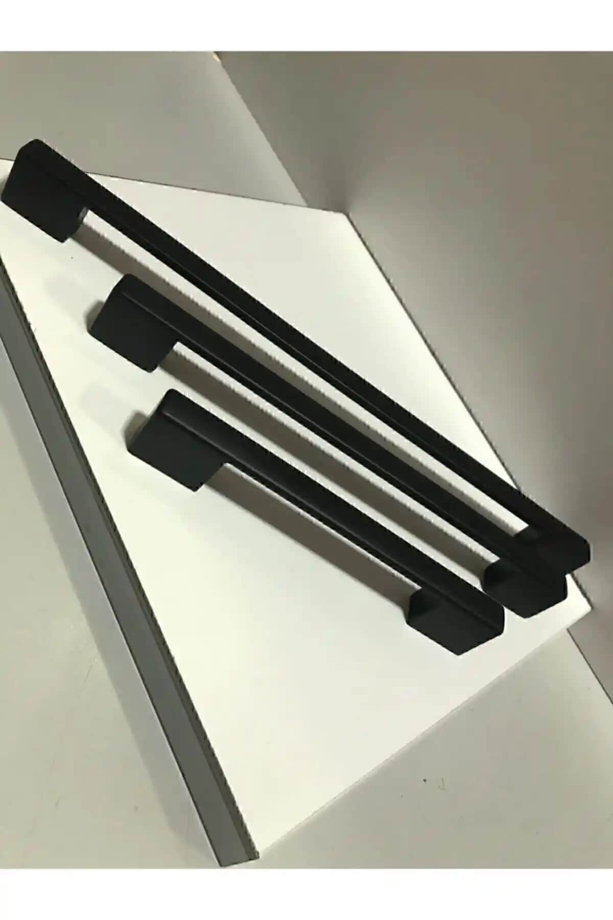 AKAY AKSESUAR Lüks Nergis Kulp Metal Modern ve Dayanıklı Tasarım