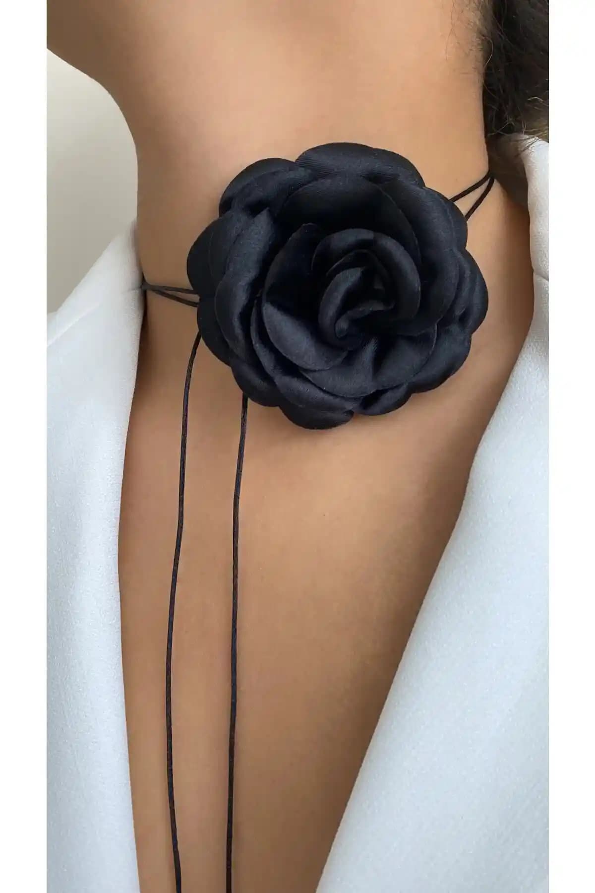 Âlâ Atelier Bağcıklı Kumaş Çiçek Choker Kolye Gül Tasarımı