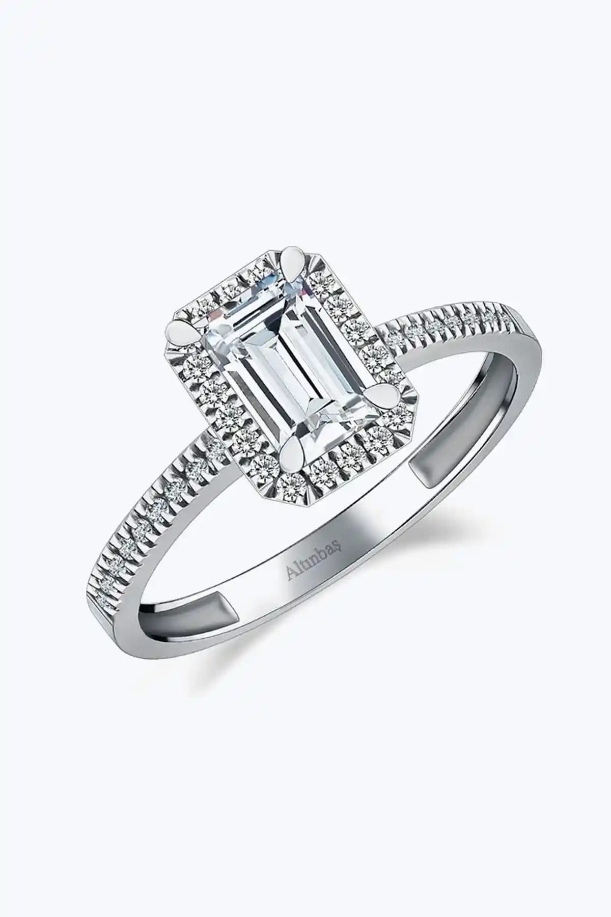 Altınbaş 14 Ayar Beyaz Altın Baget Yüzük: Modern ve Klasik Şıklığın Simgesi