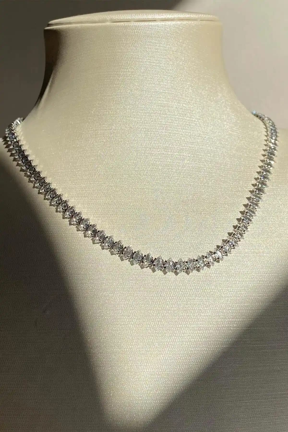 Amoreist Arpa Taşı Su Yolu Gümüş Kolye Doğal ve Şık Tasarım ile Günlük ve Özel Kullanım İçin