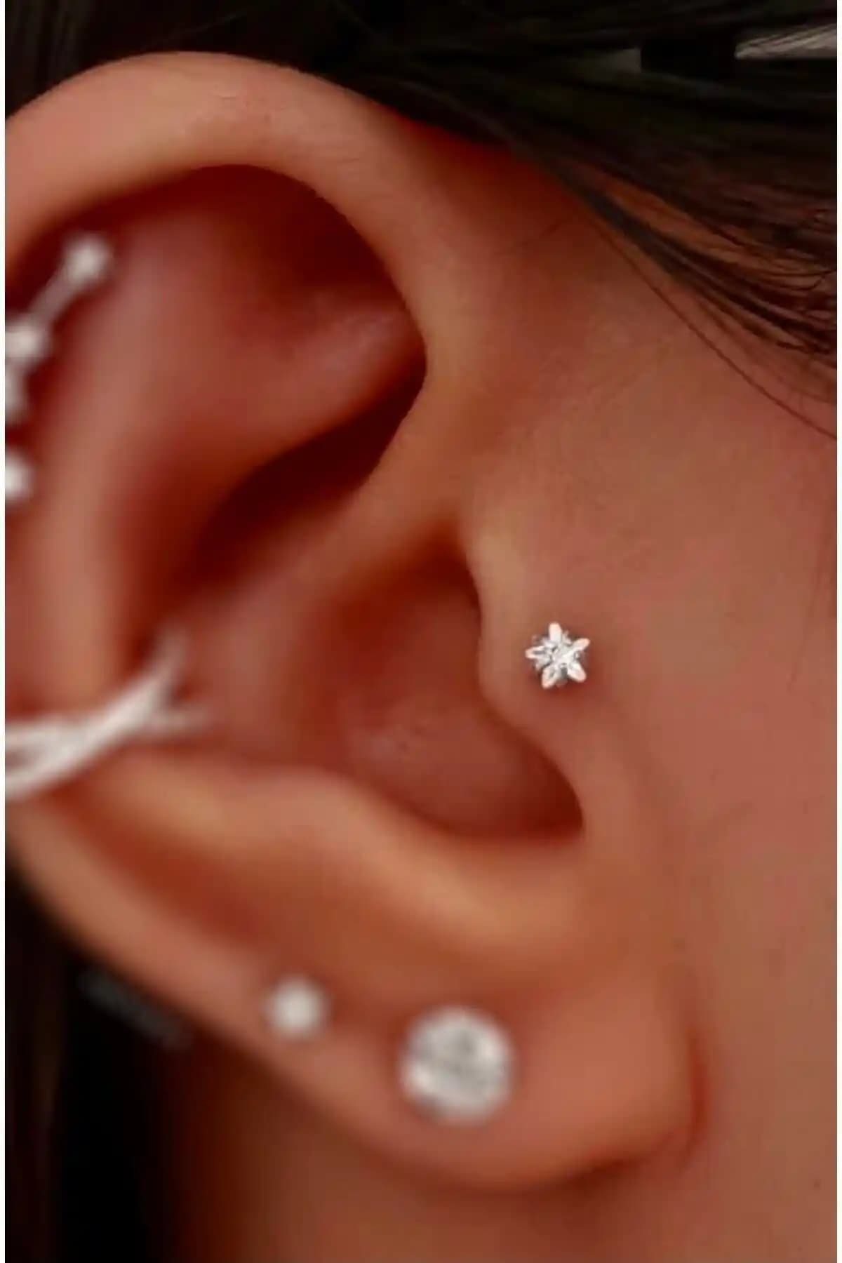 Arescollection Cerrahi Çelik Yıl Dız Tek Taş Piercing Dayanıklı ve Estetik Tasarım